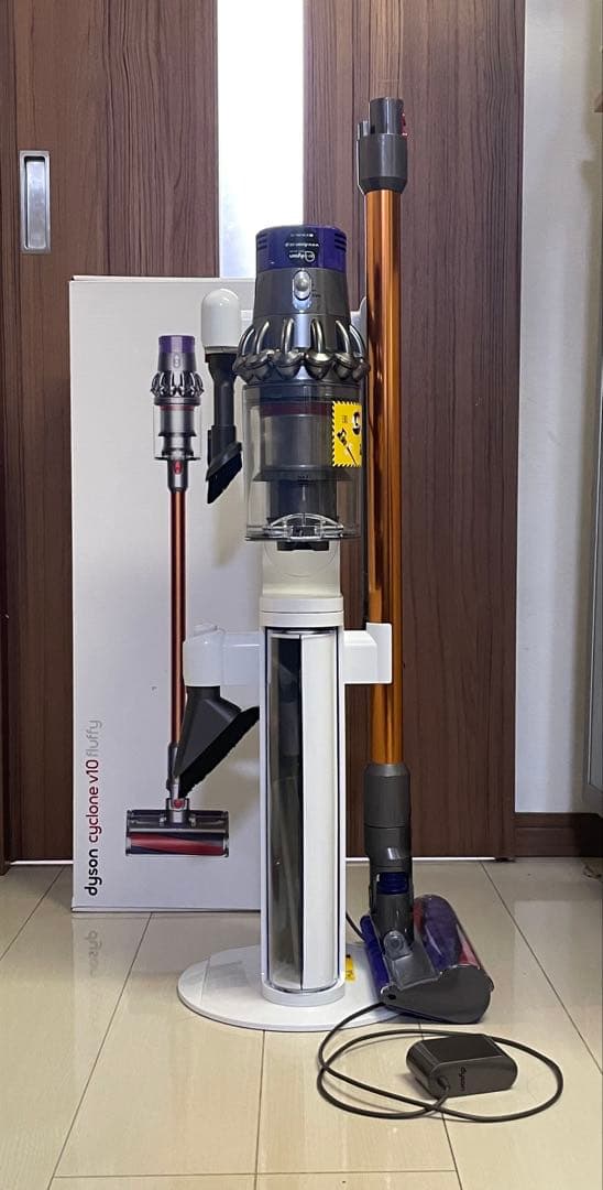 dyson v10 fluffy 本体＆純正ドック＆替えバッテリーとフィルター付
