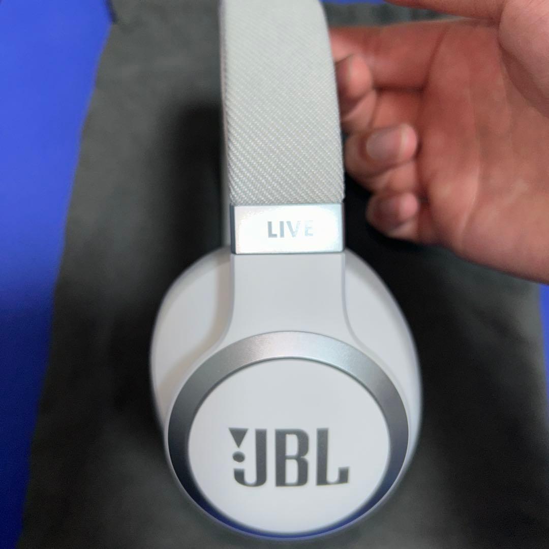 JBL LIVE770nc ホワイト　ワイヤレスヘッドホン