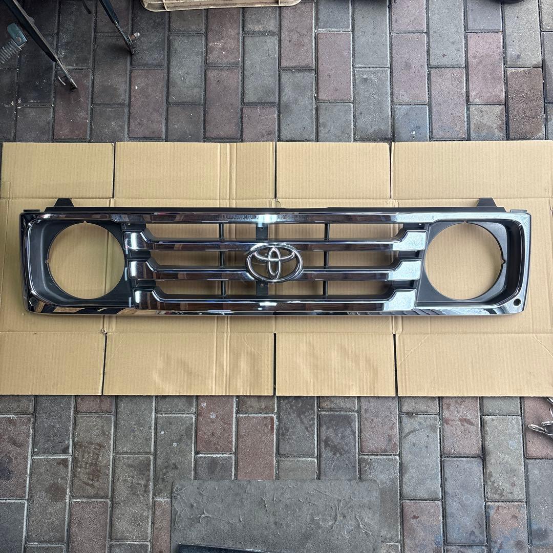 トヨタ　ランドクルーザー70 後期　純正　フロントグリル