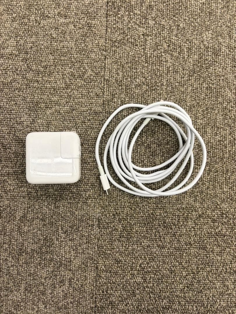 美品　MacBookAir (m1 2020) メモリ8G　SSD256G