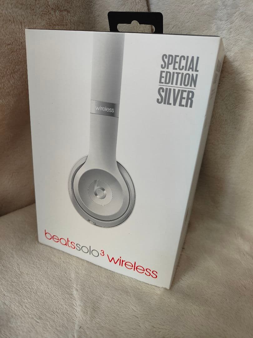 33)未使用beats solo3 wireless 特別版シルバー