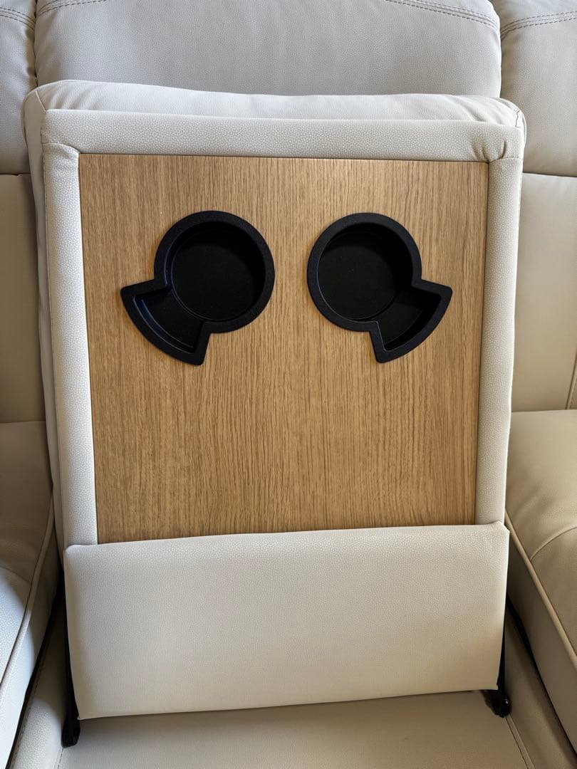 【みい】【極美品】ニトリ 電動 リクライニングベージュソファ 3人掛け