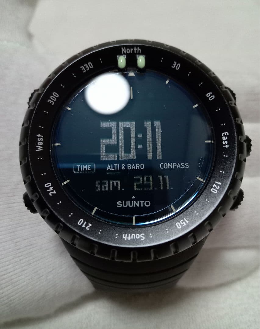 SUUNTO CORE　コア　アウトドア時計　ALL BLACK　未使用に近い