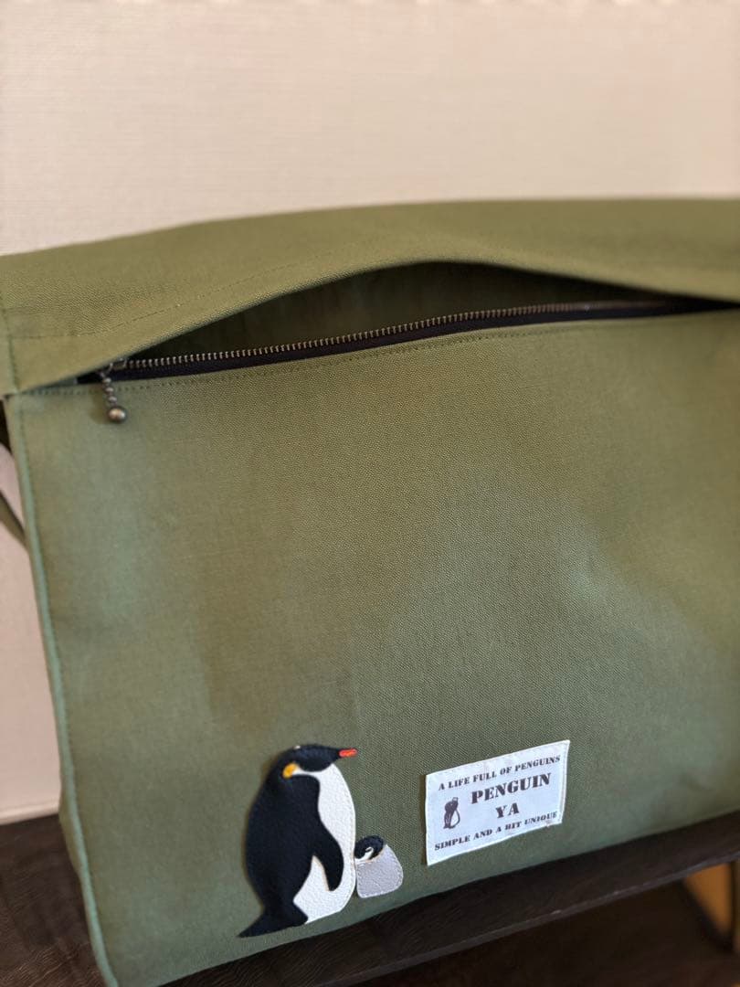 一波様　フラップ付きショルダーバッグ　コウテイペンギン　キングペンギン