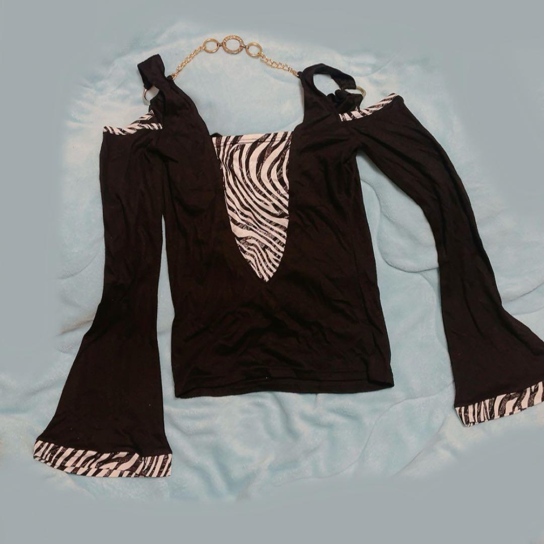 d.i.a. ダイア フレア袖 ゼブラ柄肩出しトップス 十字架 長袖 y2k