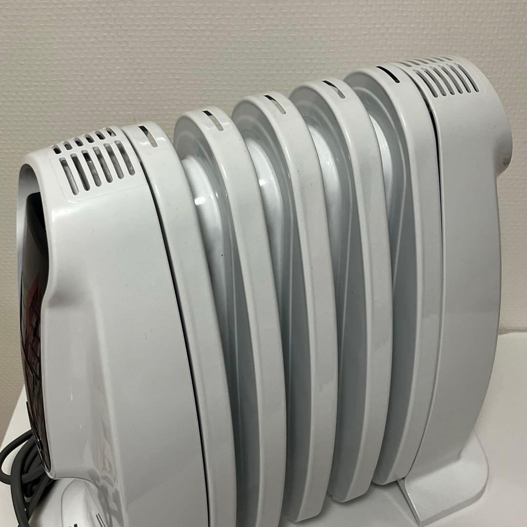 DeLonghi デロンギ ミニ オイルヒーター ホワイト　NJ0505E