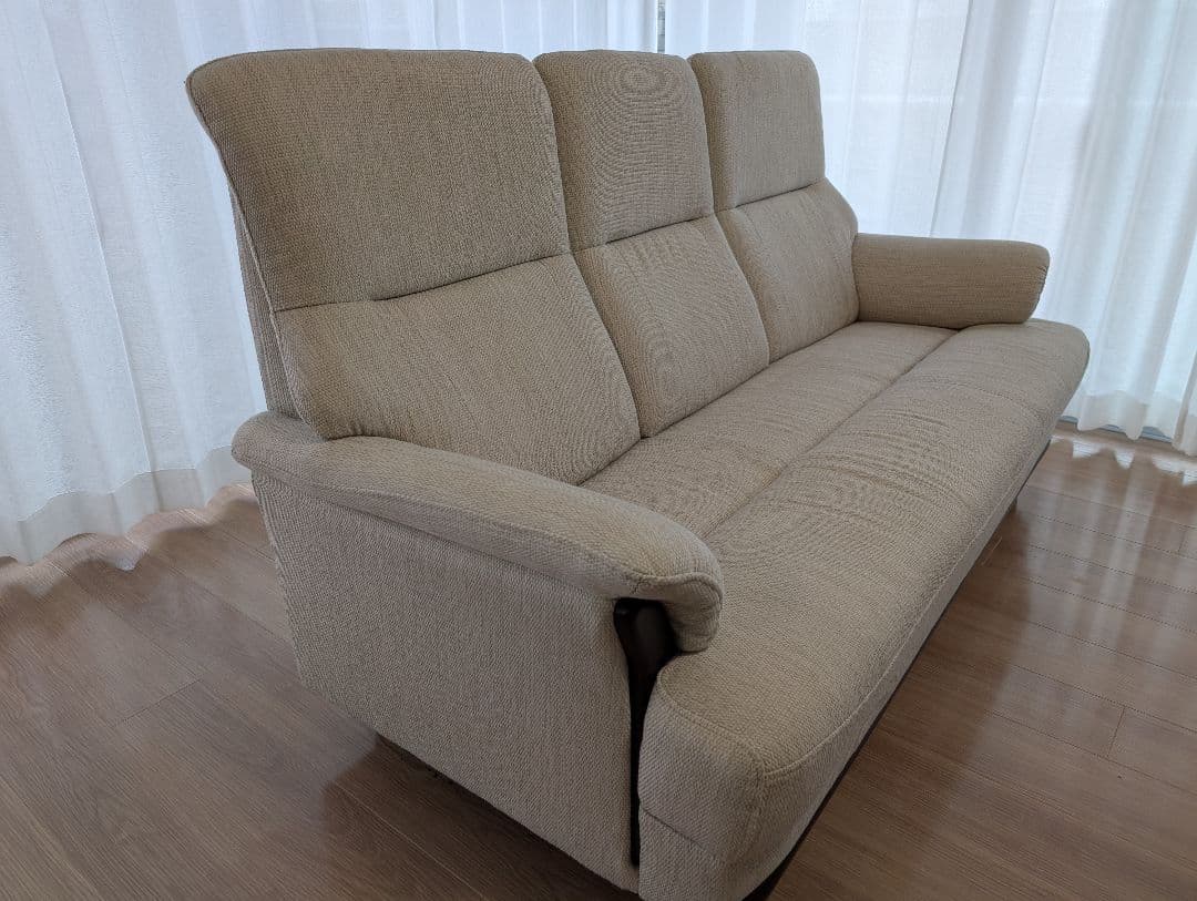 TOKYOインテリア　ベージュ系 3人掛けソファー