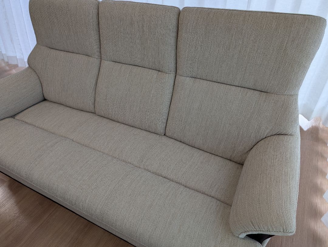 TOKYOインテリア　ベージュ系 3人掛けソファー