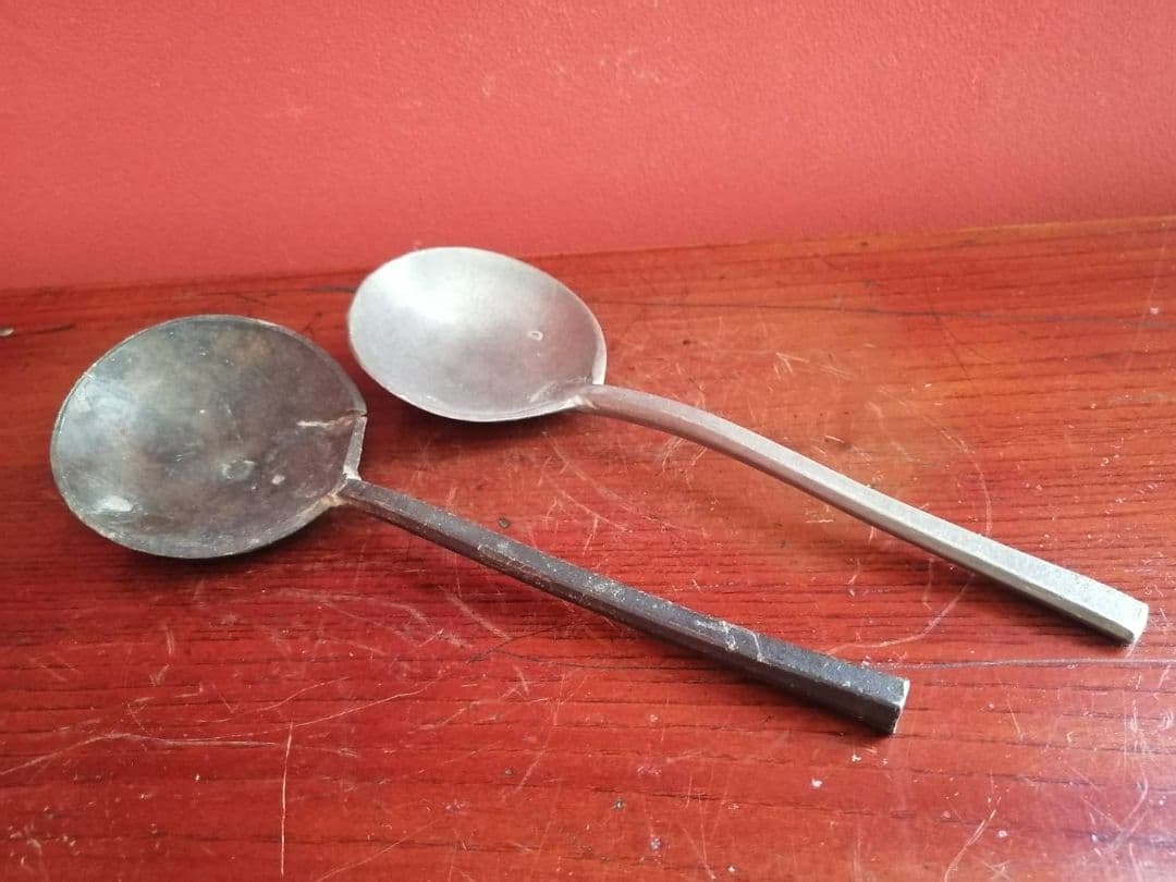 オランダ　ピュータースプーン2点（17世紀、18世紀）