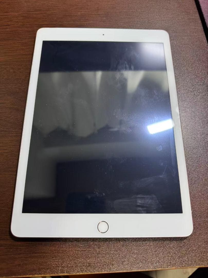 iPad (第7世代)　128GB　Wi-Fi + Cellular