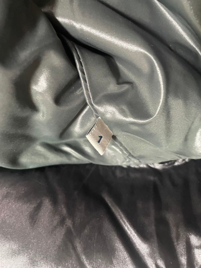 モンクレール　エバー　シャイニーブラック　サイズ1 袖のゴムの伸び少