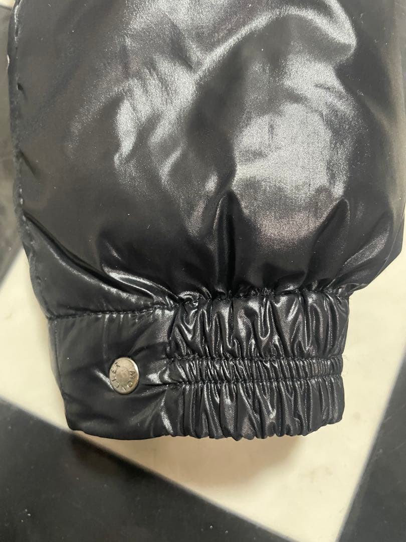 モンクレール　エバー　シャイニーブラック　サイズ1 袖のゴムの伸び少