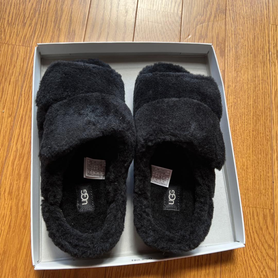 UGG ブラックサンダル 23cm