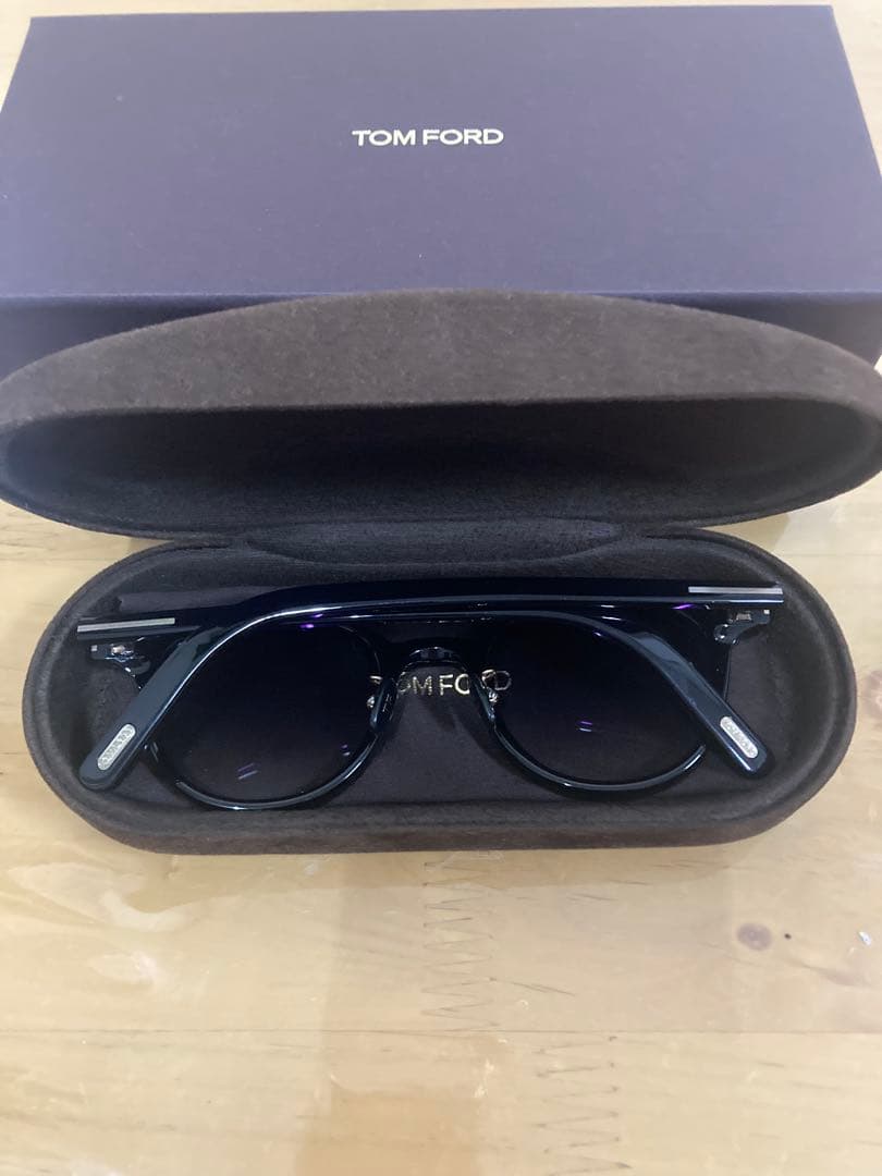 TOM FORD サングラス TF977-D01B ボストン ユニセックス