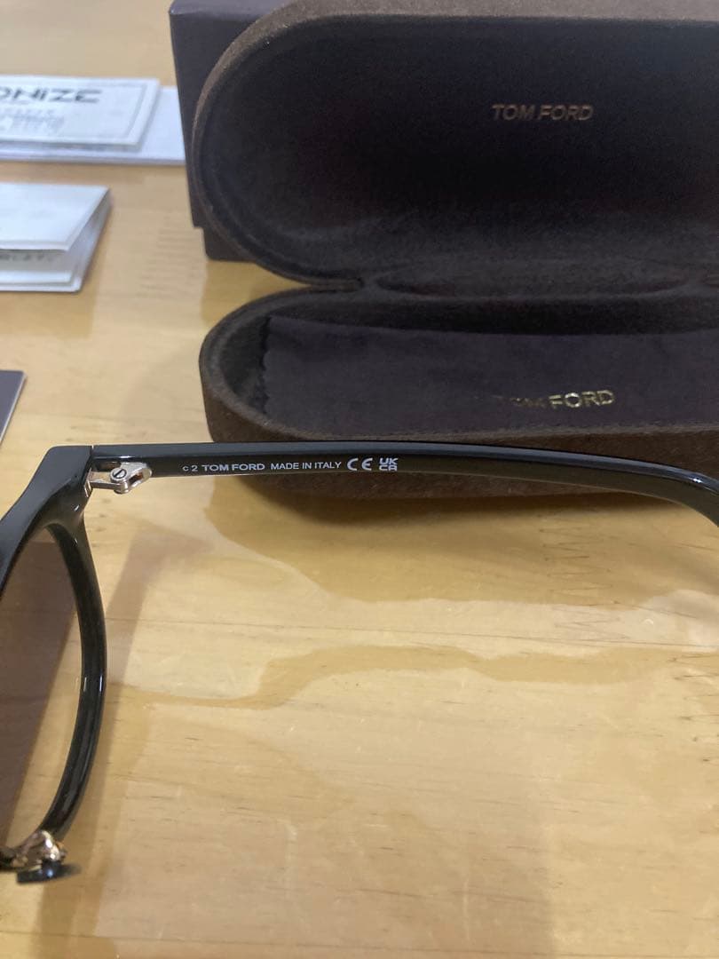 TOM FORD サングラス TF977-D01B ボストン ユニセックス