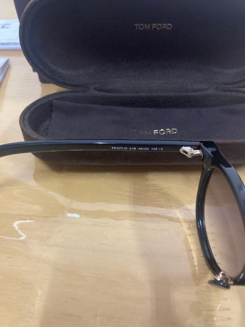 TOM FORD サングラス TF977-D01B ボストン ユニセックス