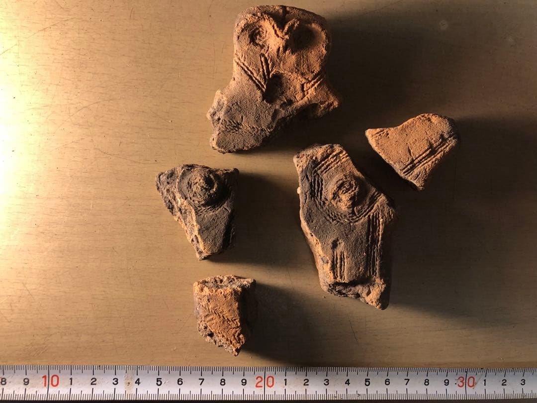 「板状土偶の破片」です…。