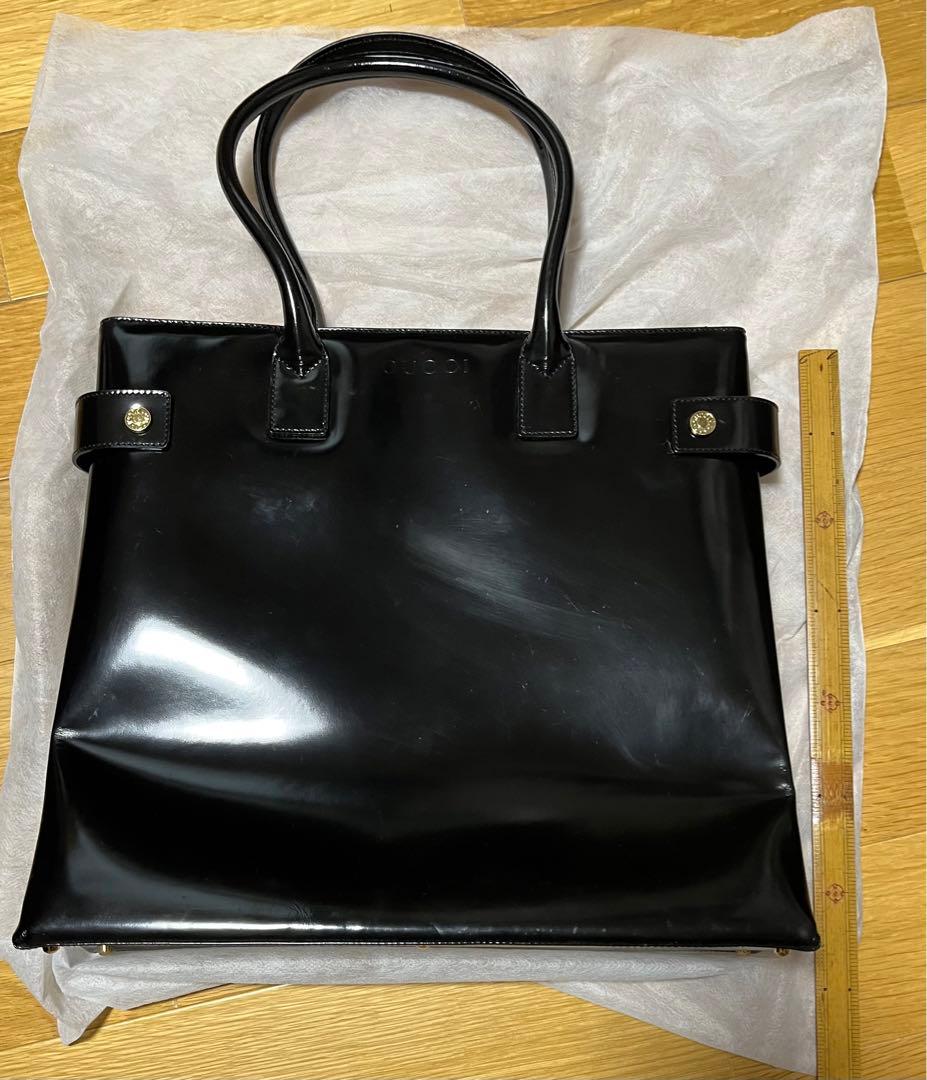 GUCCI 黒のバッグ