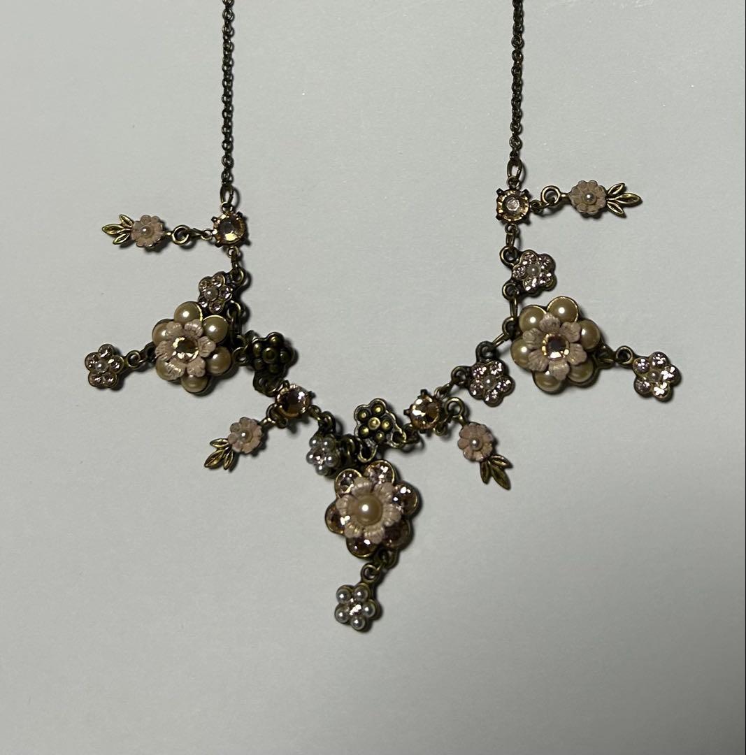 ミハエルネグリン フラワーモチーフネックレス