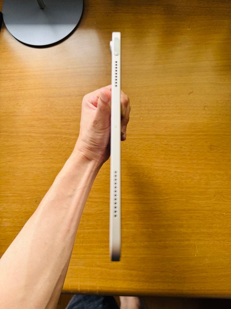 iPad Air 第5世代 M1 スターライト 美品 wifiモデル