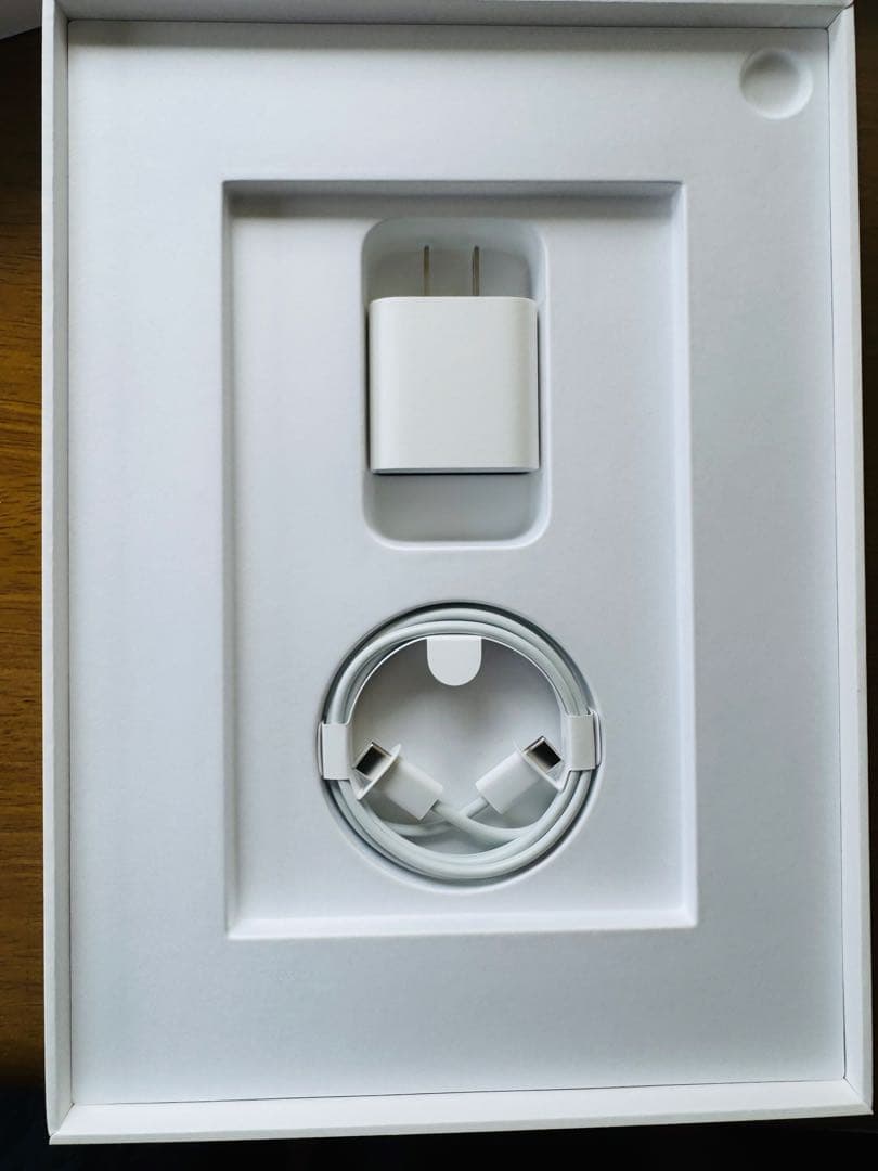 iPad Air 第5世代 M1 スターライト 美品 wifiモデル