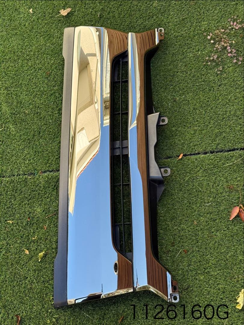 c*e様 トヨタ200系ハイエース4型ダークプライム純正ナローグリル