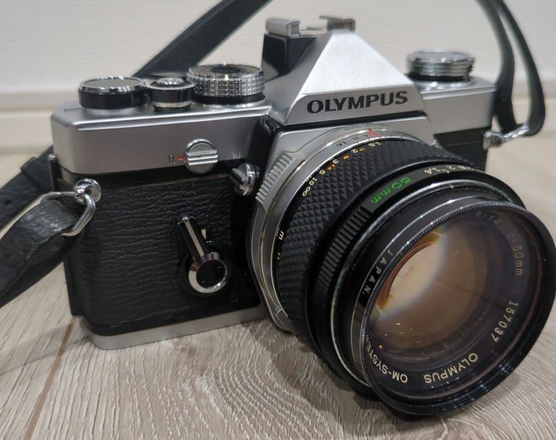 オリンパス　カメラ　OM-1　OLYMPUS