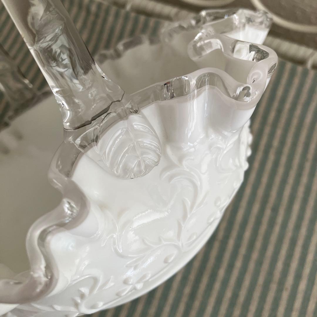 Fenton ミルクガラス　フリルエッジバスケット