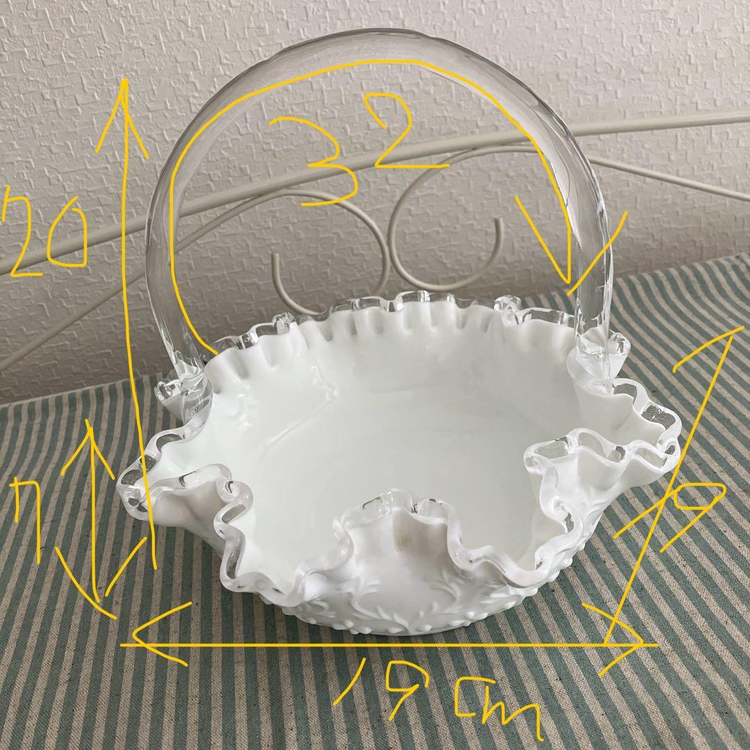 Fenton ミルクガラス　フリルエッジバスケット