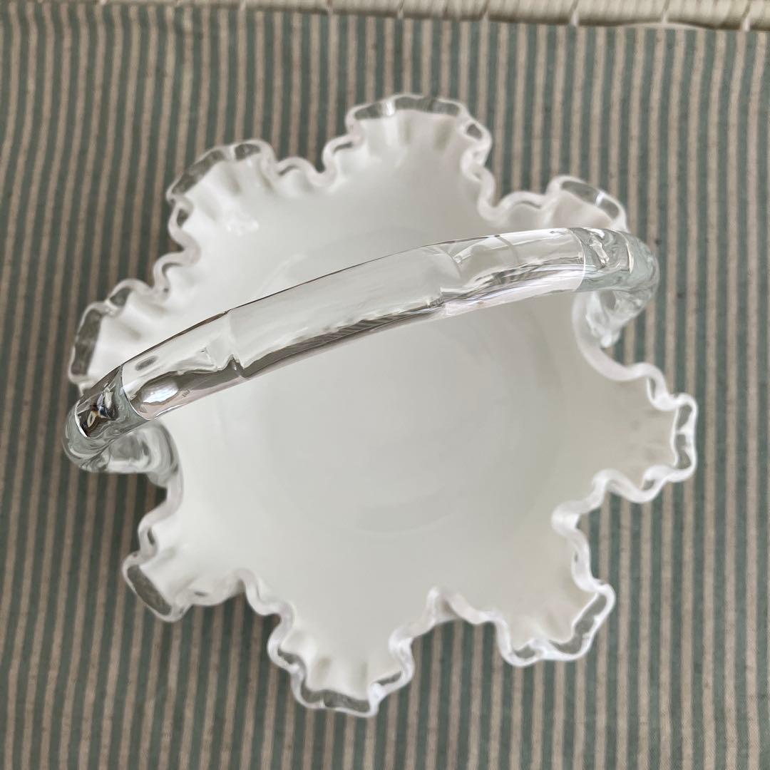 Fenton ミルクガラス　フリルエッジバスケット