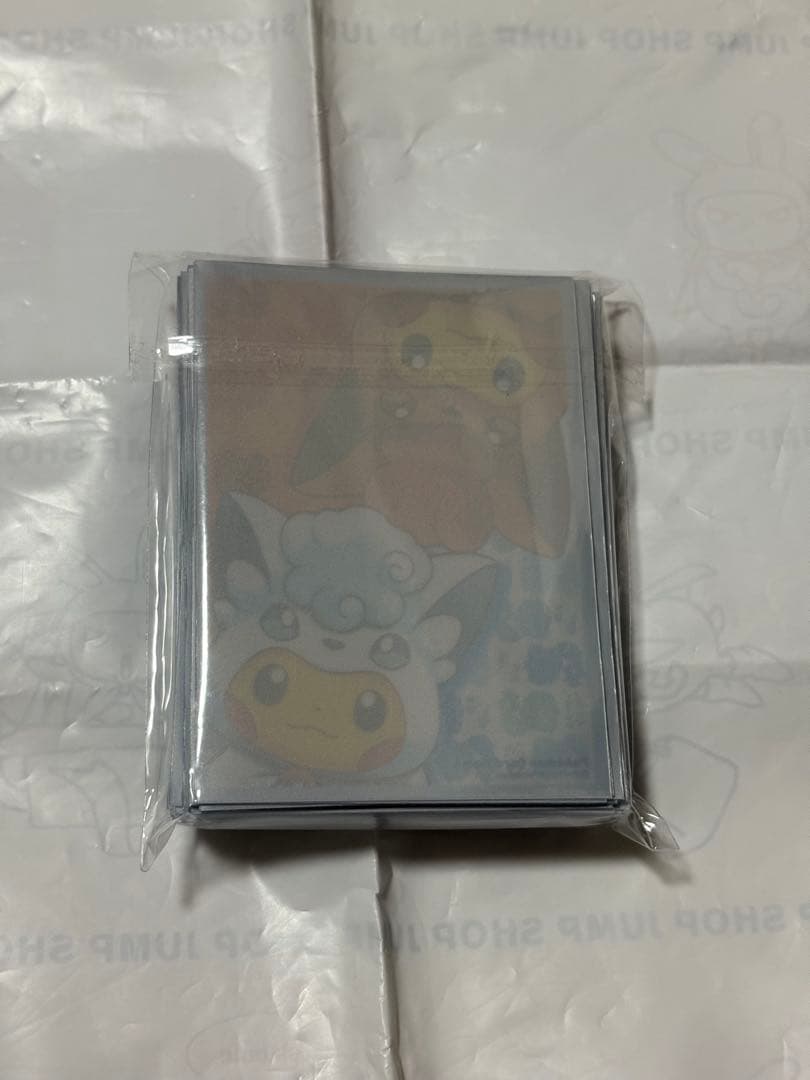 ポケモンカード　未開封　スリーブ　デッキシールド ポンチョピカチュウ　60枚入り