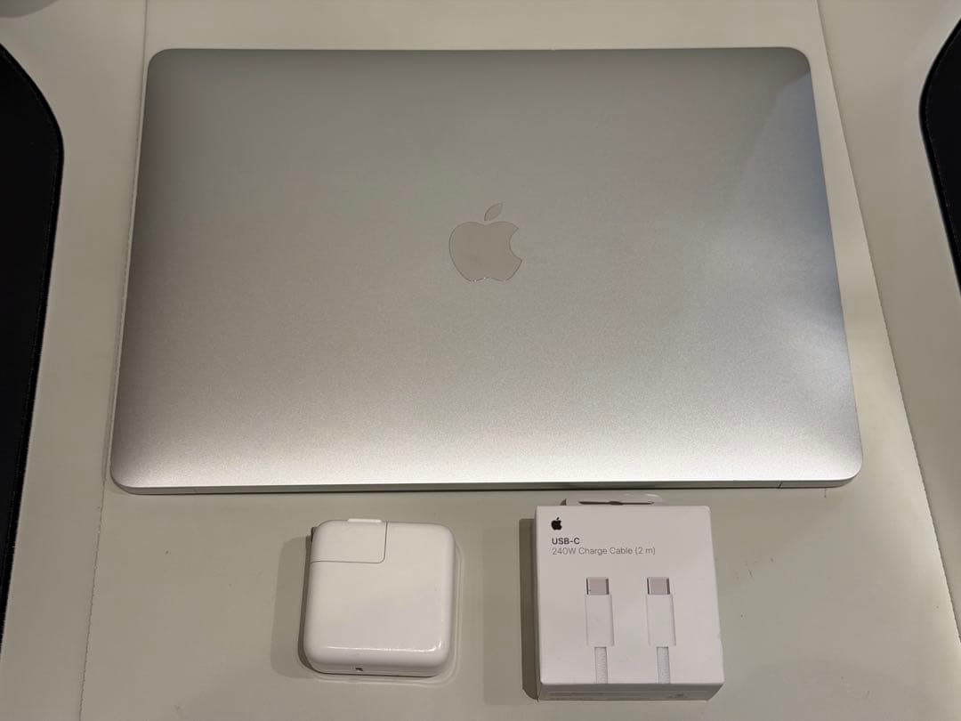 Apple MacBook Air (M1, 2020) シルバー本体 US