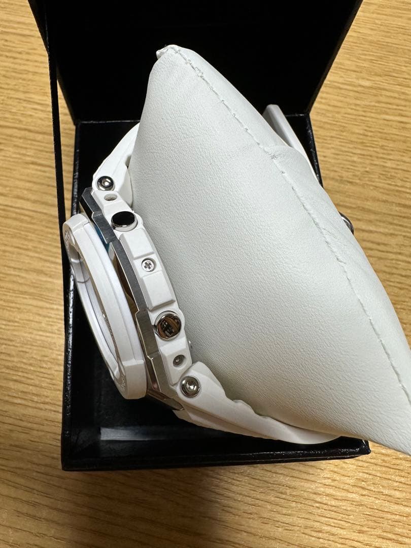 美品 G-SHOCK GST-W300-7AJF G-STEEL 白 電波