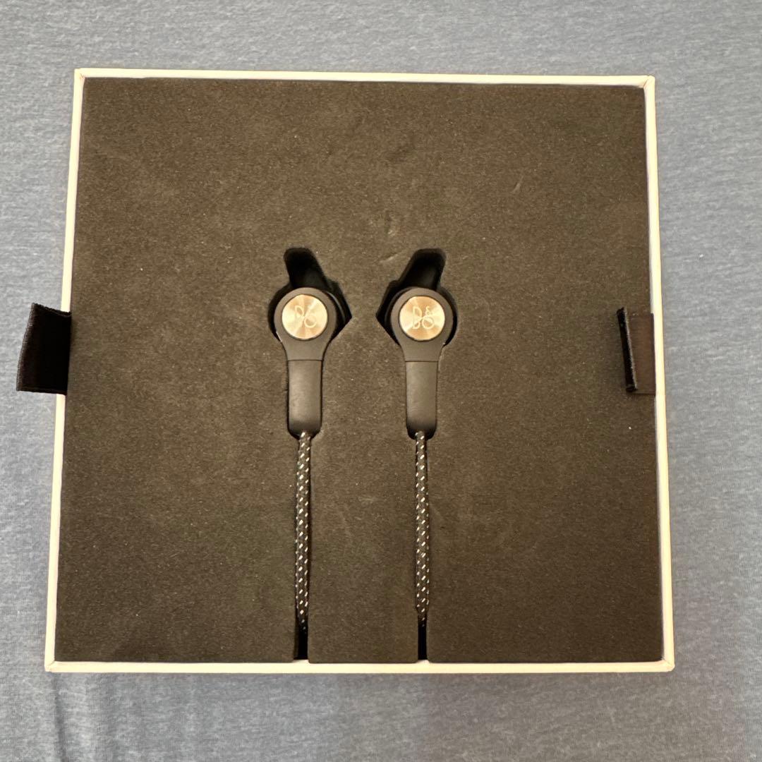 【美品】BANG & OLUFSEN E6 バング&オルフセンE6 ブラック