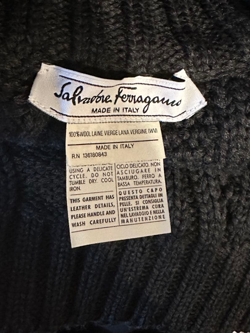 Salvatore Ferragamo ショートケープ ネイビー