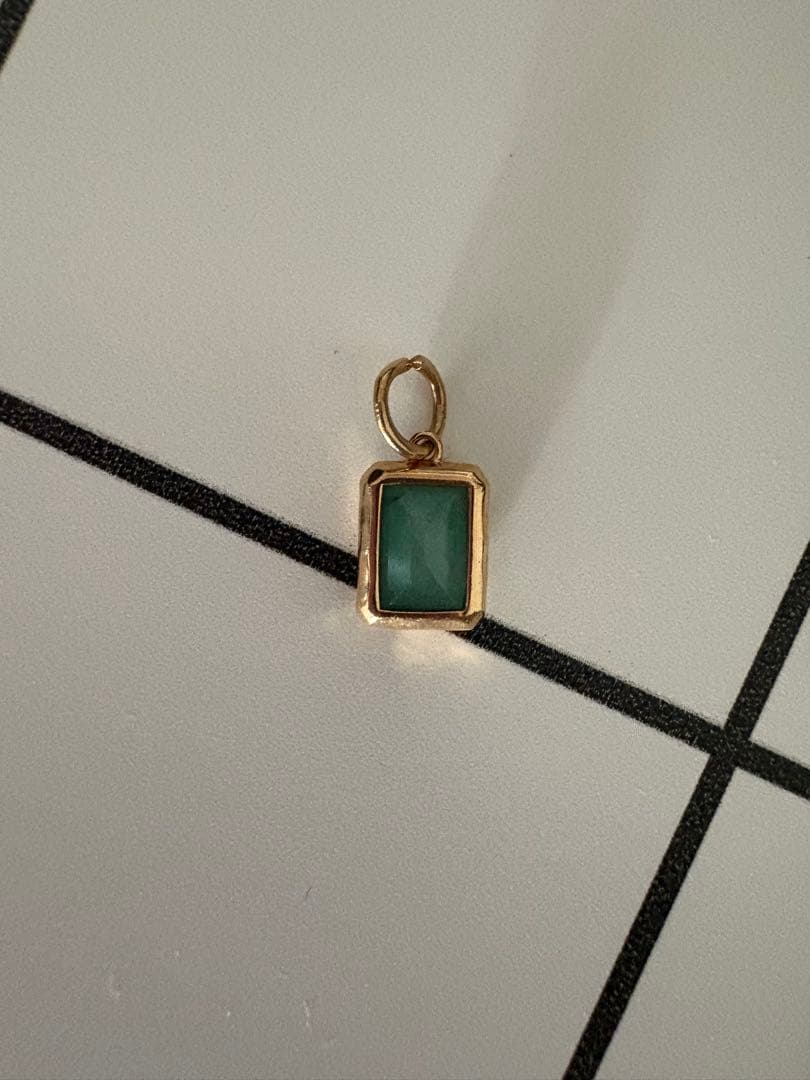 完売品　2個セット　agete K10 エメラルド　チャーム