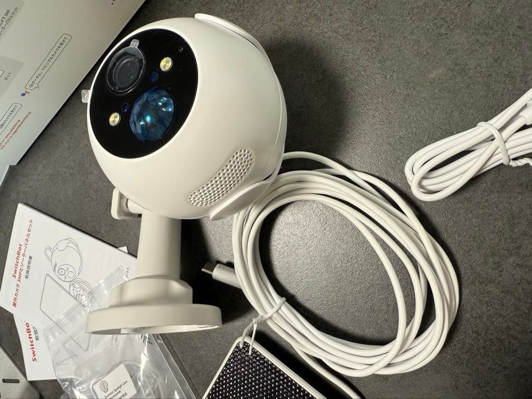 SwitchBot ソーラー屋外用防犯カメラセット 取付金具付き