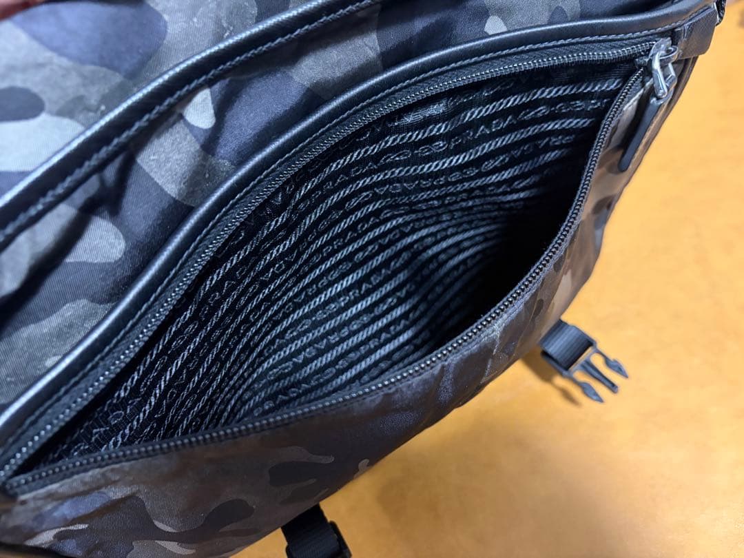 PRADA （プラダ）カモフラナイロンロゴプレートシ ヨルダーバッグ グリーン