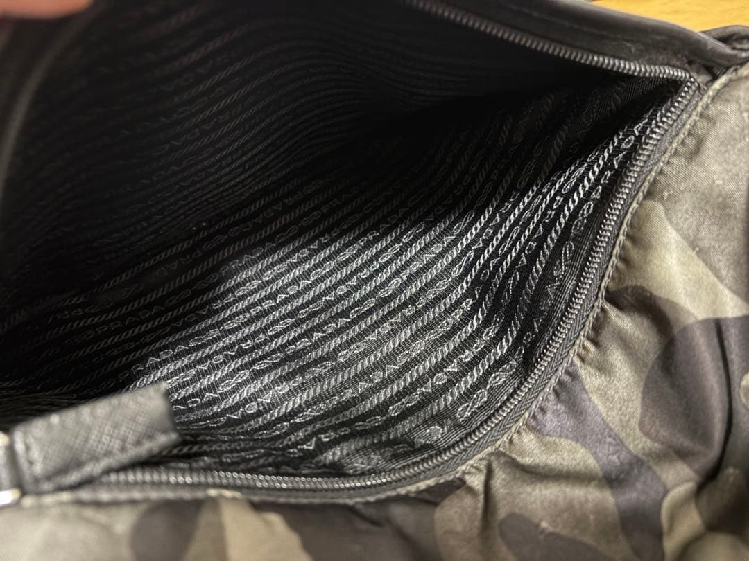 PRADA （プラダ）カモフラナイロンロゴプレートシ ヨルダーバッグ グリーン