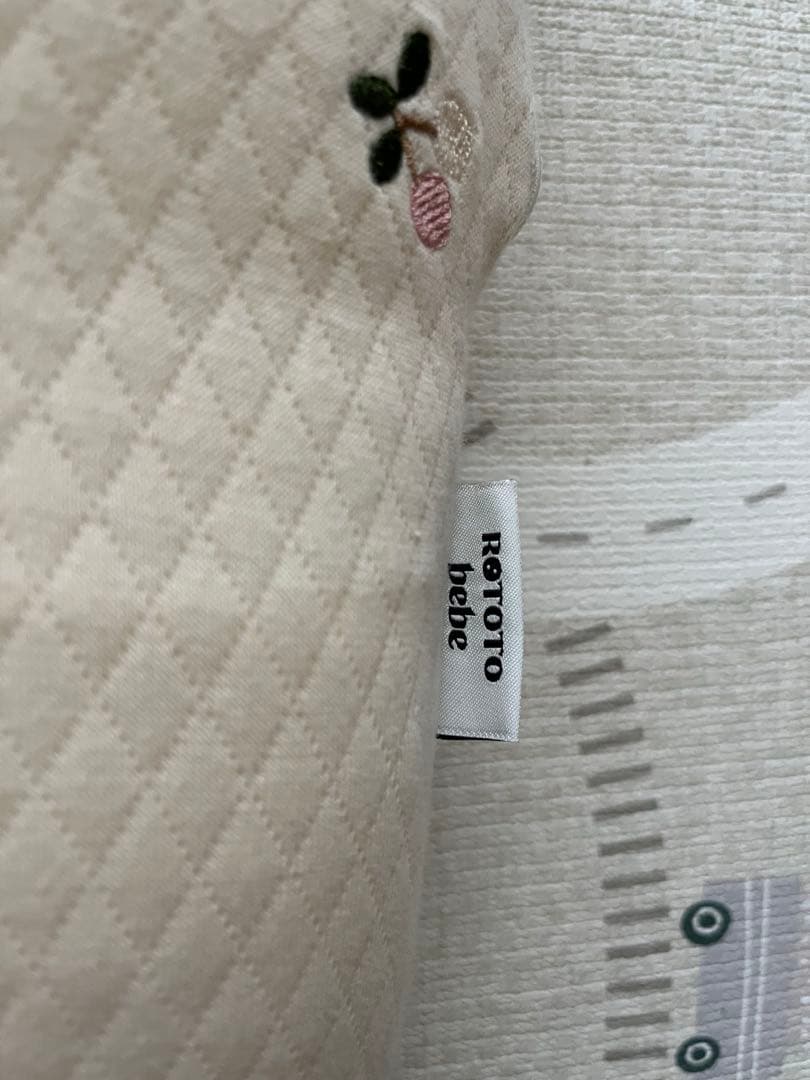 ロトトクッション　ツートンチェリー　収納袋付き