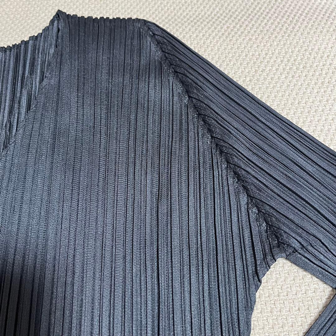 PLEATSPLEASE イッセイミヤケ カットソー　グレー　V襟　3