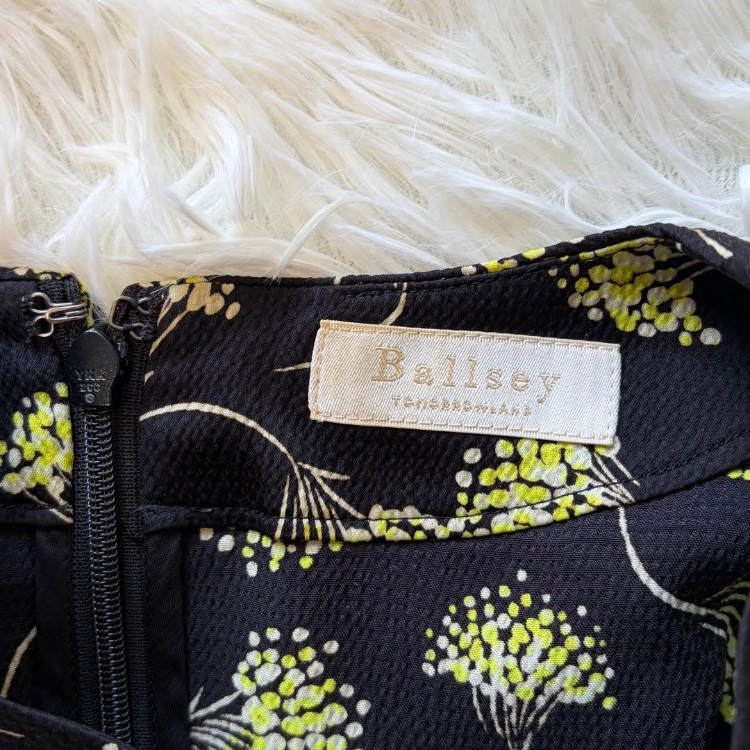 美品　ボールジィ パトリニアプリント バックタックワンピース　トゥモローランド