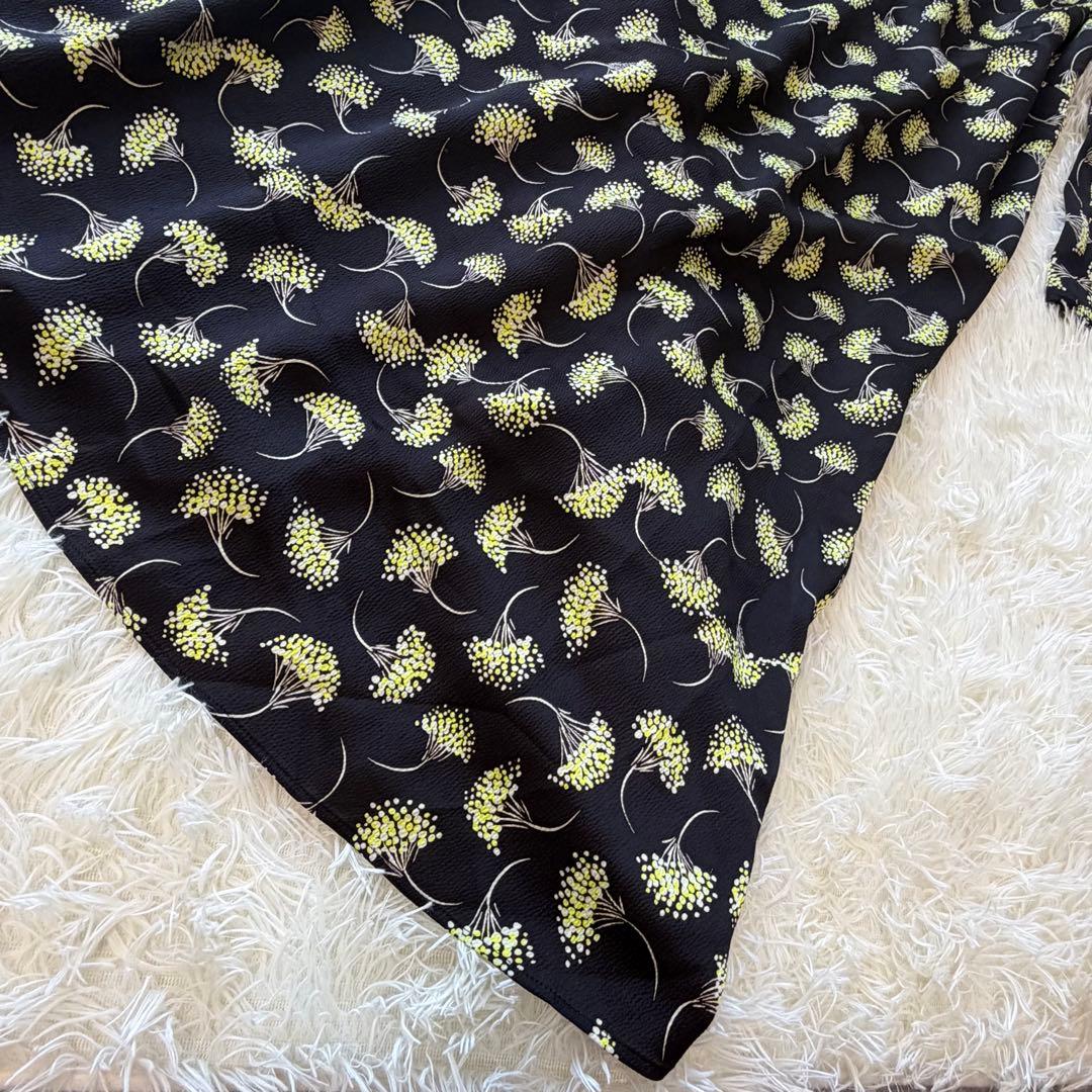 美品　ボールジィ パトリニアプリント バックタックワンピース　トゥモローランド