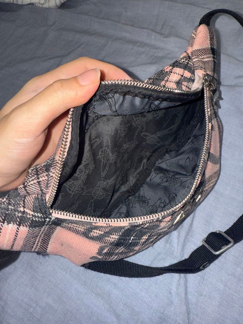 vivienne westwoodチェック柄 ボディバッグ ピンク系