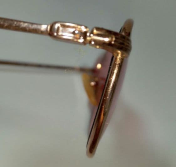 GUCCI メタルフレーム レッド レンズ のサングラス グッチ