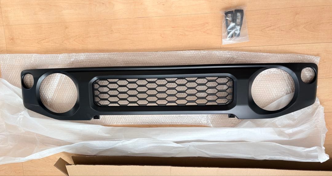 ジムニー JB64 JB74 フロントグリル マットブラック エンブレム スズキ