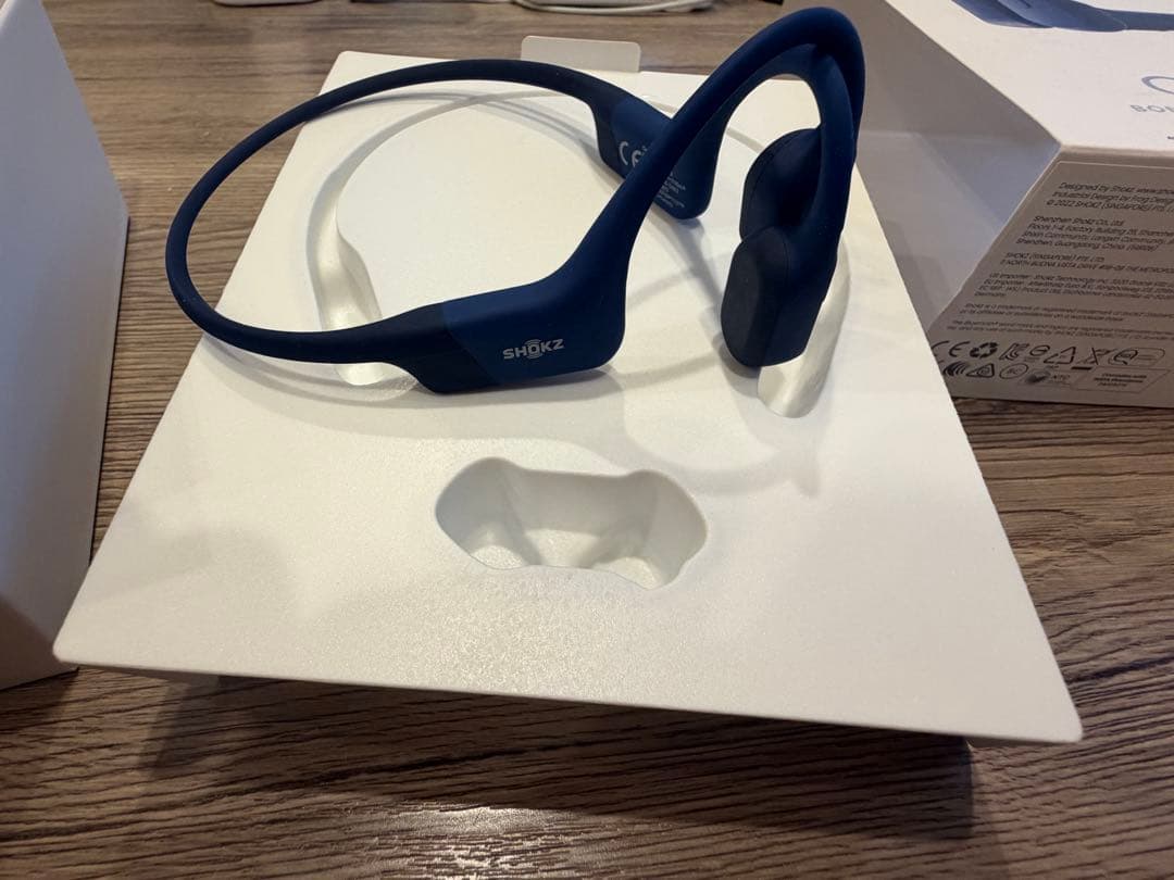 美品 SHOKZ OPENRUN 骨伝導イヤホン ブルー