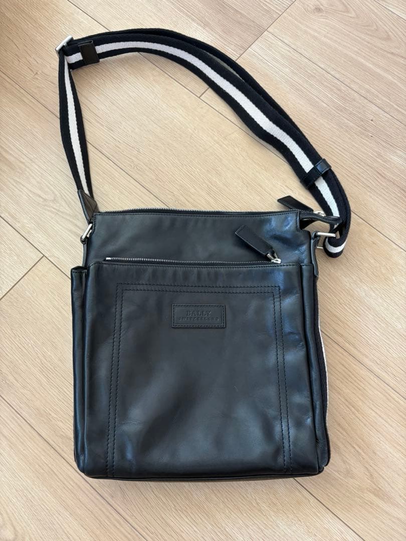 BALLYレザーショルダーバッグ