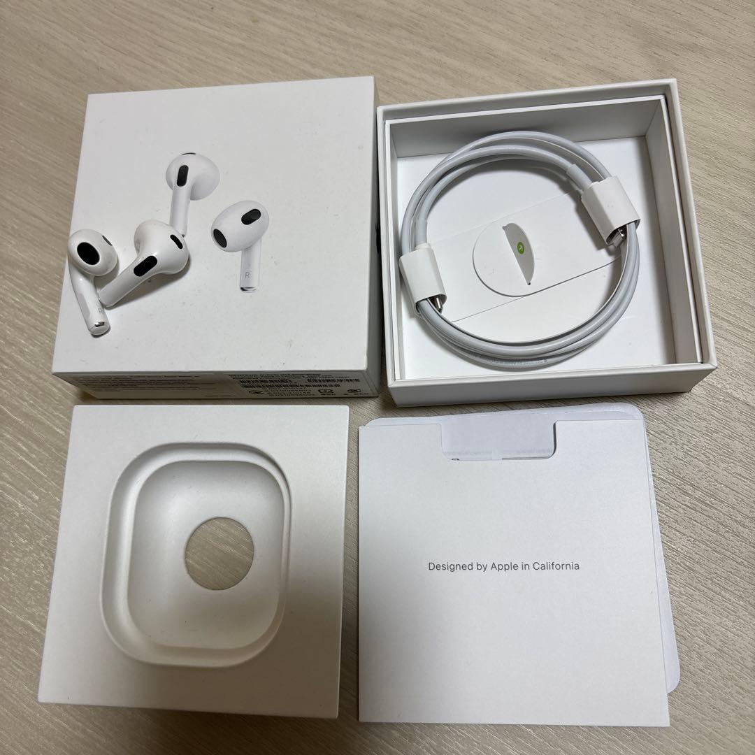 Apple AirPods 第3世代　イヤホン両耳　充電ケーブル付き