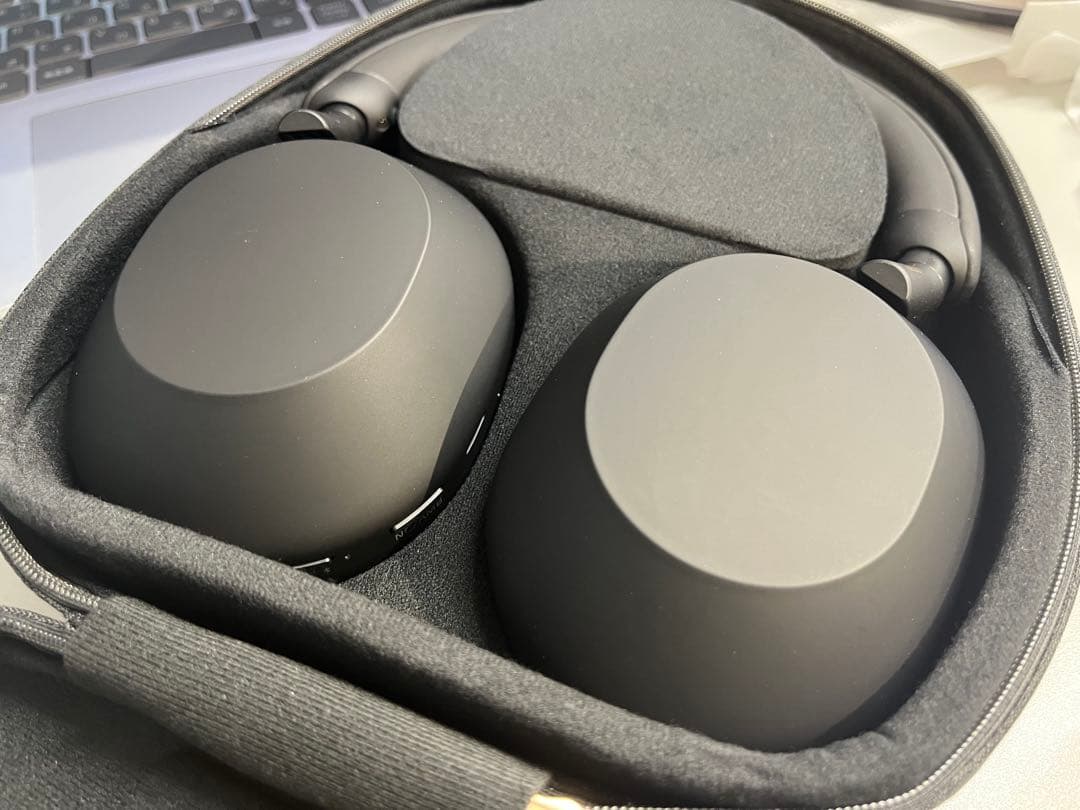 Sony WH-1000XM5ワイヤレスヘッドホン　ブラック